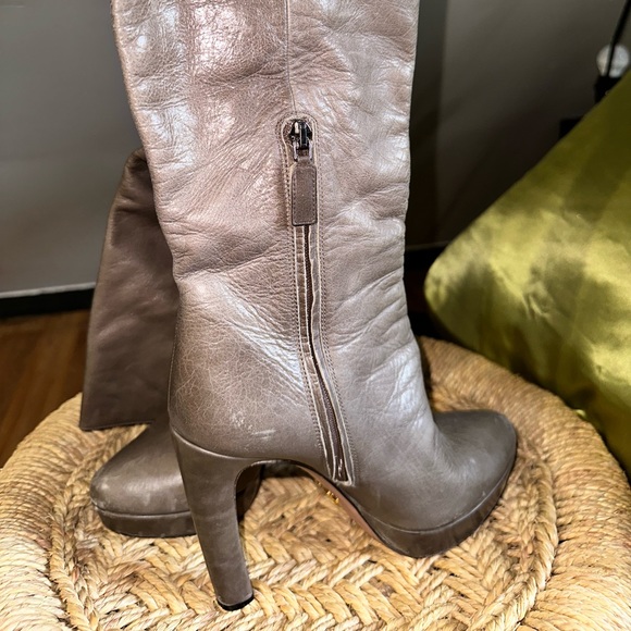 PRADA grey calf boots comfortable and has a platform - Picture 5 of 5